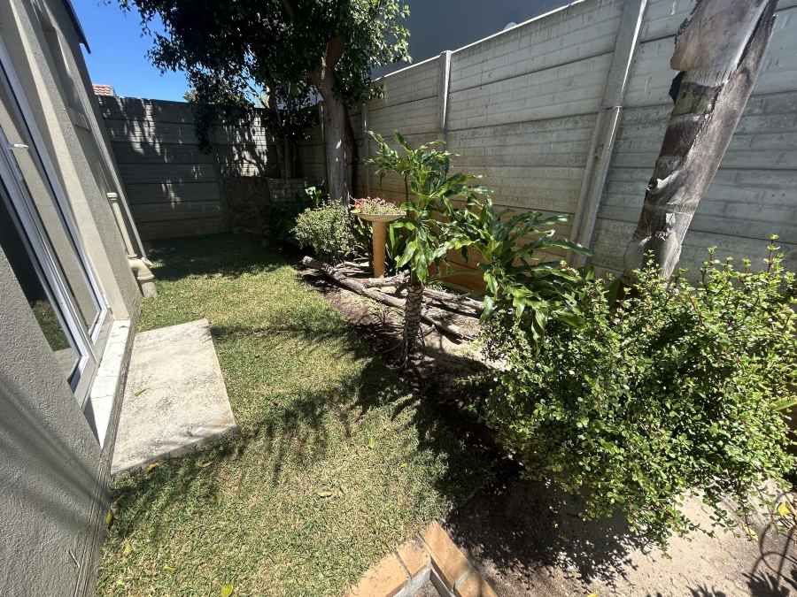 To Let 1 Bedroom Property for Rent in Parklands Western Cape